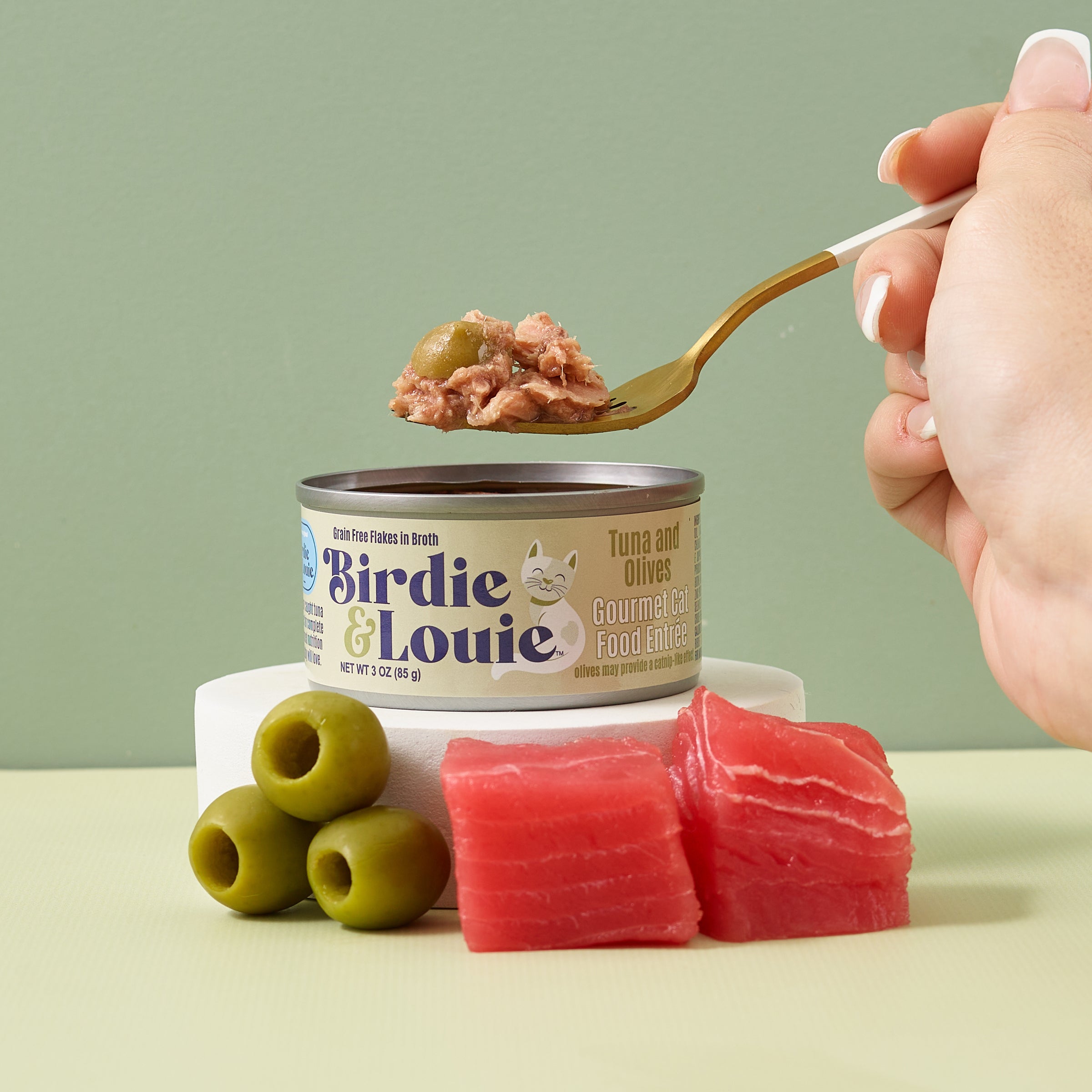 Tuna & Olives Wet Cat Food